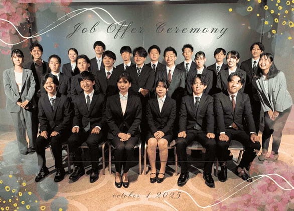 内定者と先輩社員の集合写真
