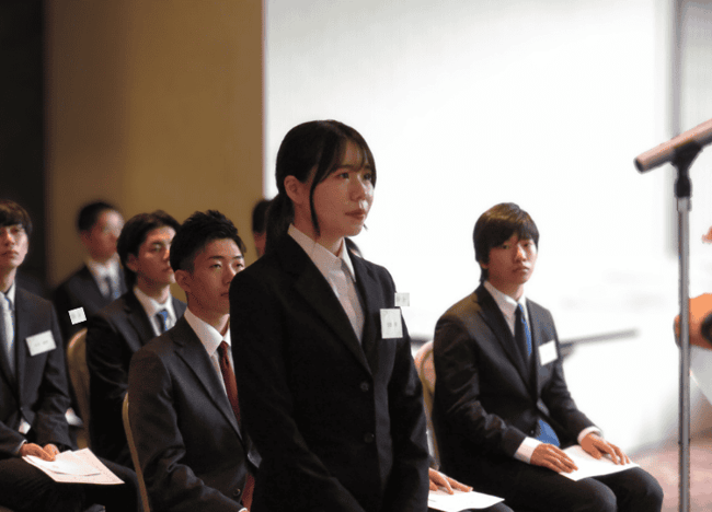 内定証書授与の写真-1