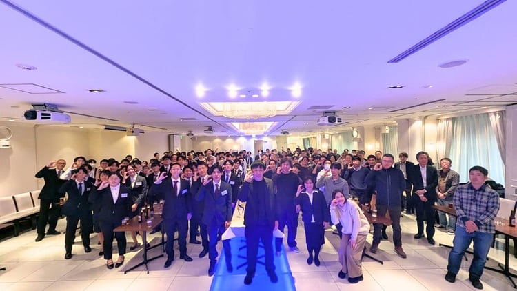 全社総会の懇親会でのシー・エス・エスグループ集合写真